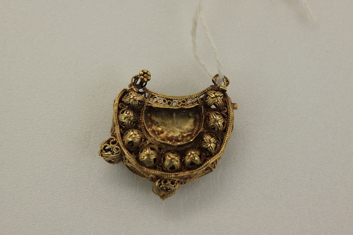 Earrings, Gold; filigree and cloisonné enamel