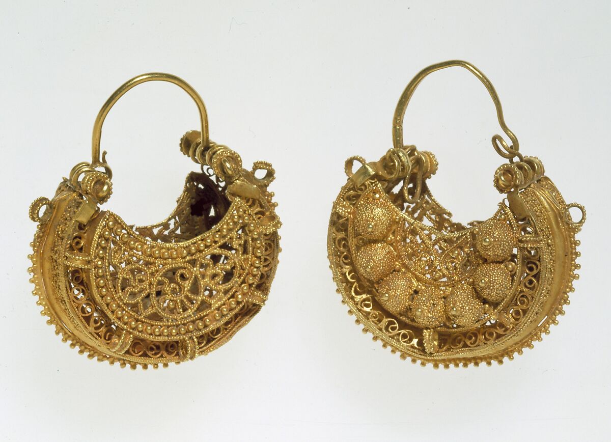Pair of Earrings, Gold; filigree and granulation