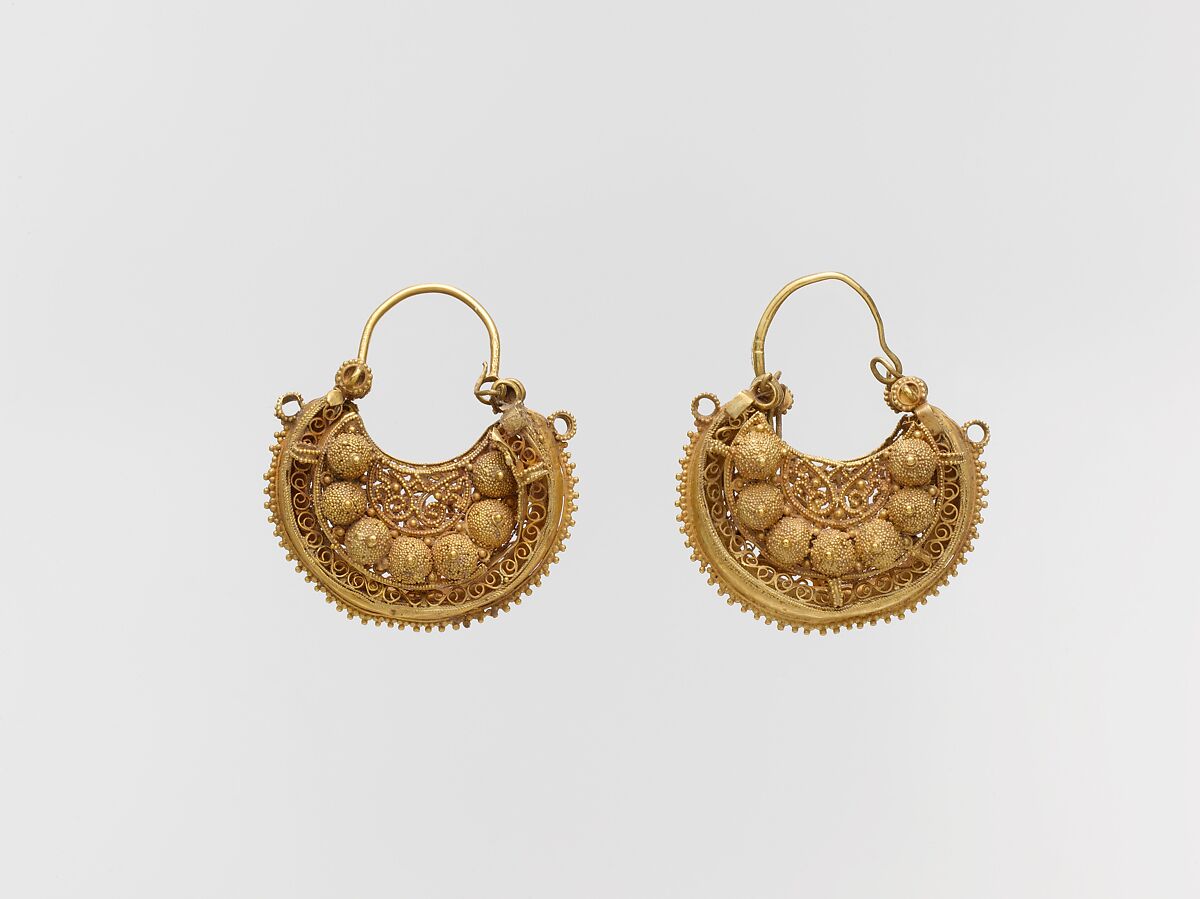 Pair of Earrings, Gold; filigree and granulation 