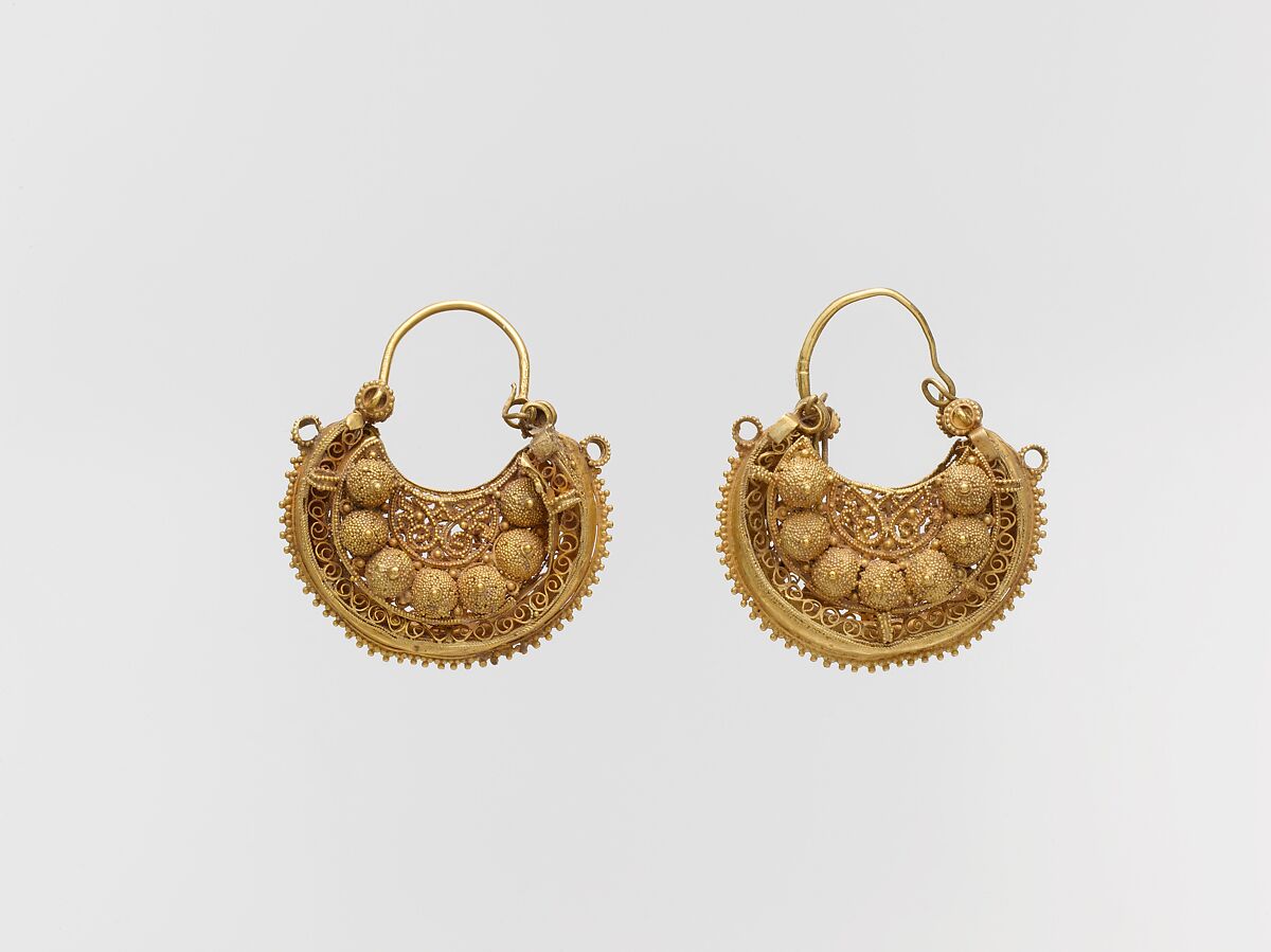 Pair of Earrings, Gold; filigree and granulation