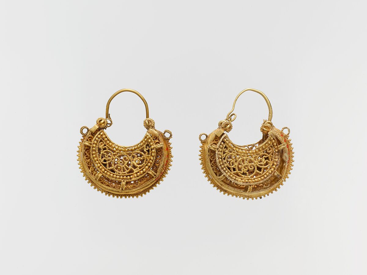 Pair of Earrings, Gold; filigree and granulation