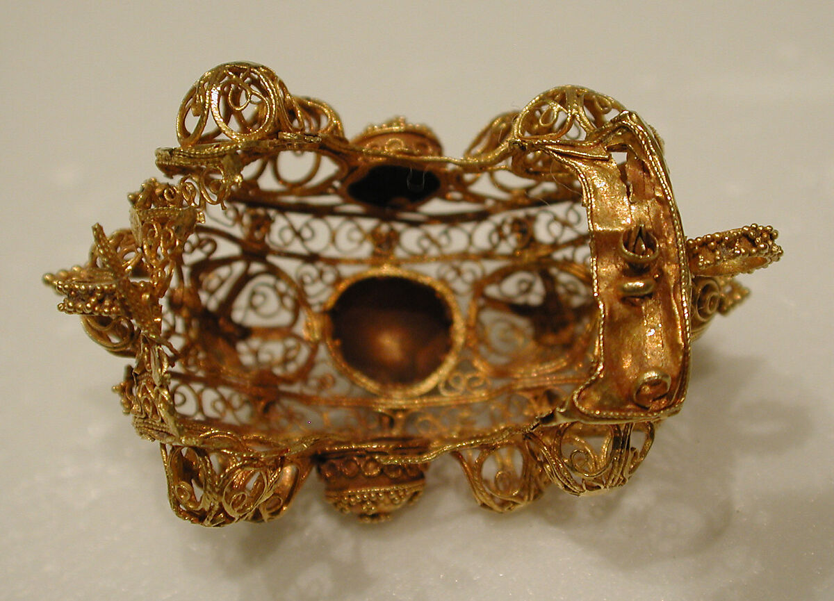 Earring, One of a pair, Gold