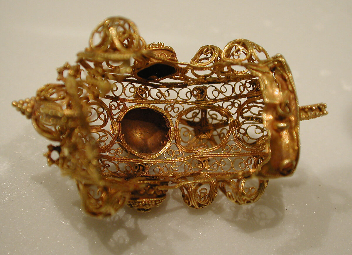 Earring, One of a pair, Gold