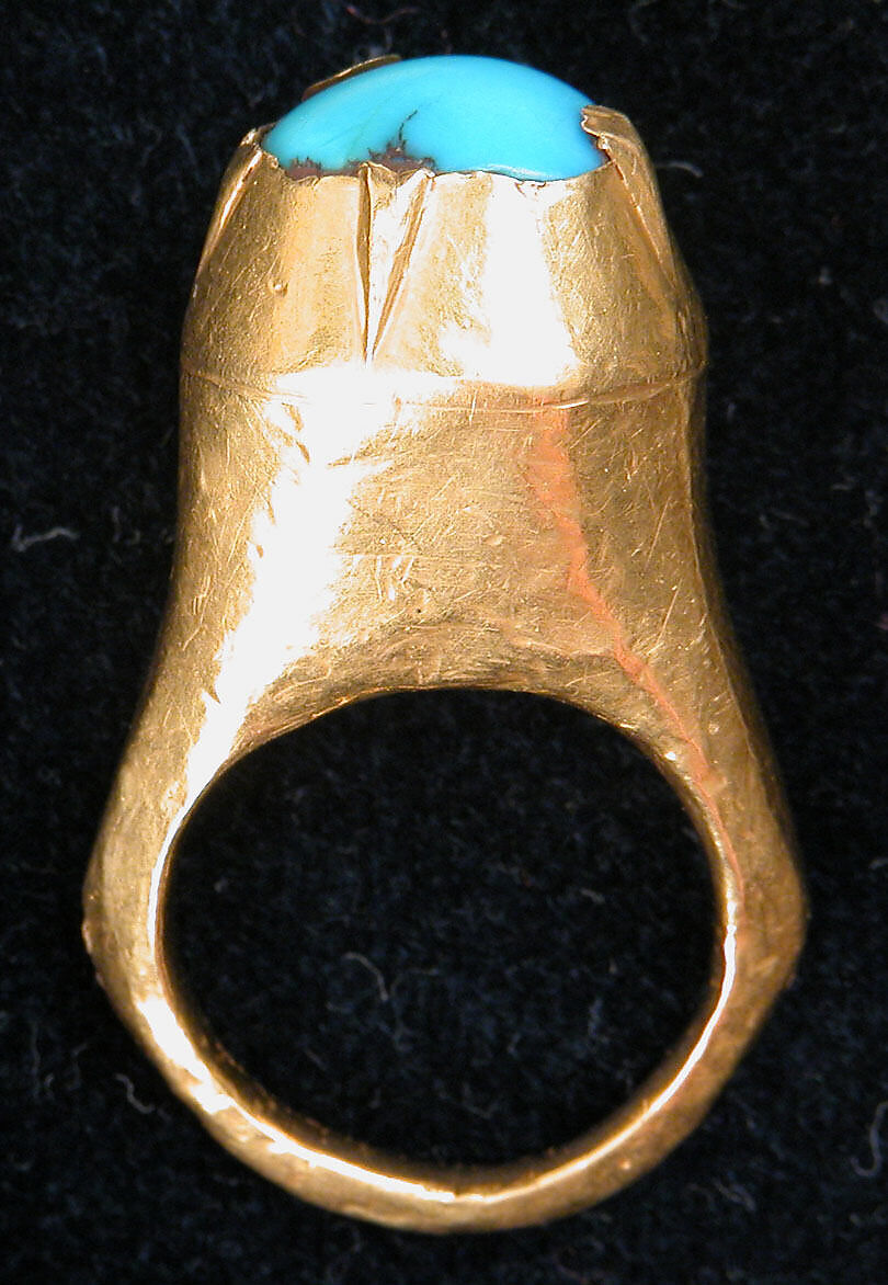 Ring, Gold; chased and set with turquoise 