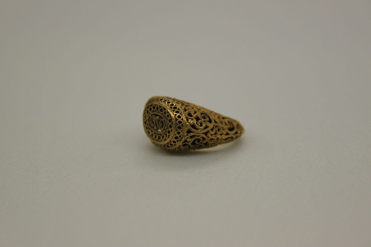 Gold Ring in Filigree Technique, Gold; filligree 