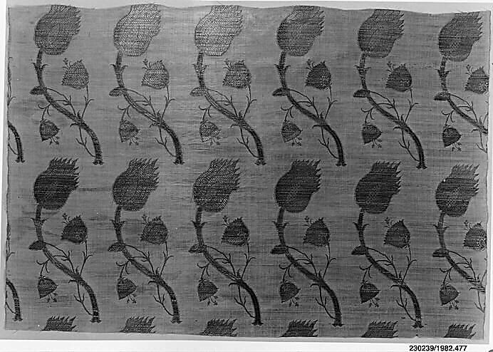 Textile Fragment with a Repeating Pattern of Interlocked Tulips and Poppies, Silk, metal wrapped thread; plain weave, brocaded
