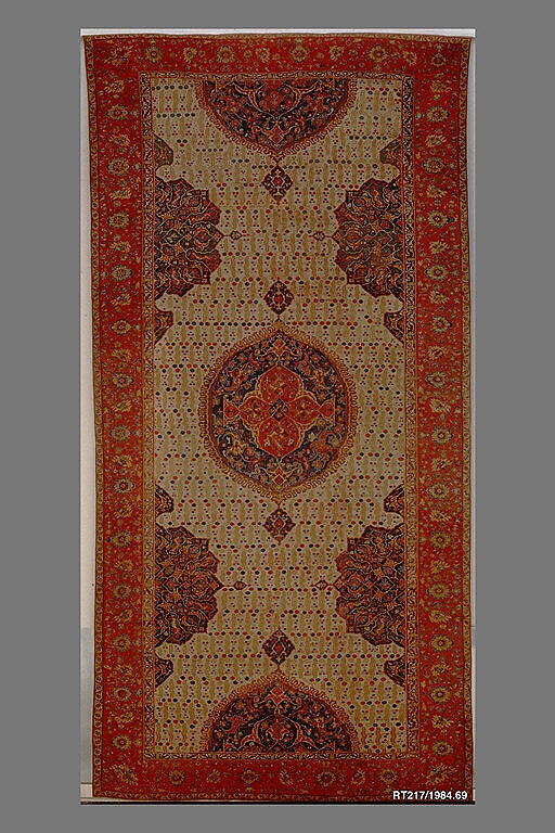 Ushak Medallion Carpet on White Ground, Wool (warp, weft and pile); symmetrically knotted pile