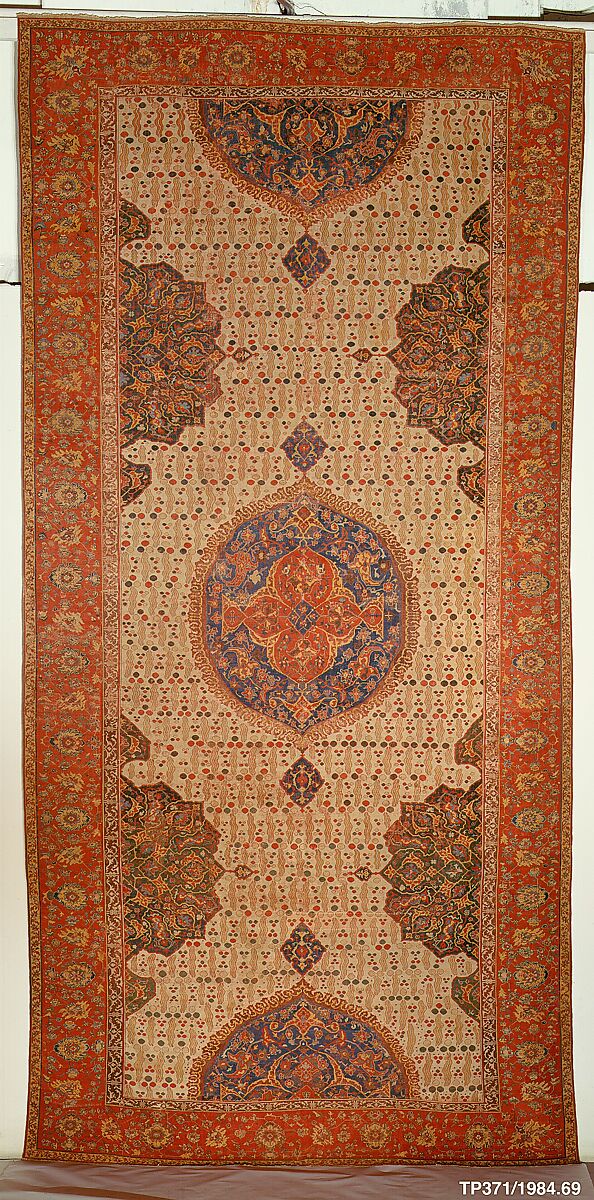 Ushak Medallion Carpet on White Ground, Wool (warp, weft and pile); symmetrically knotted pile