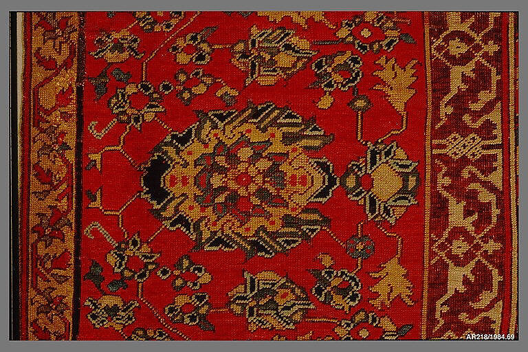 Ushak Medallion Carpet on White Ground, Wool (warp, weft and pile); symmetrically knotted pile
