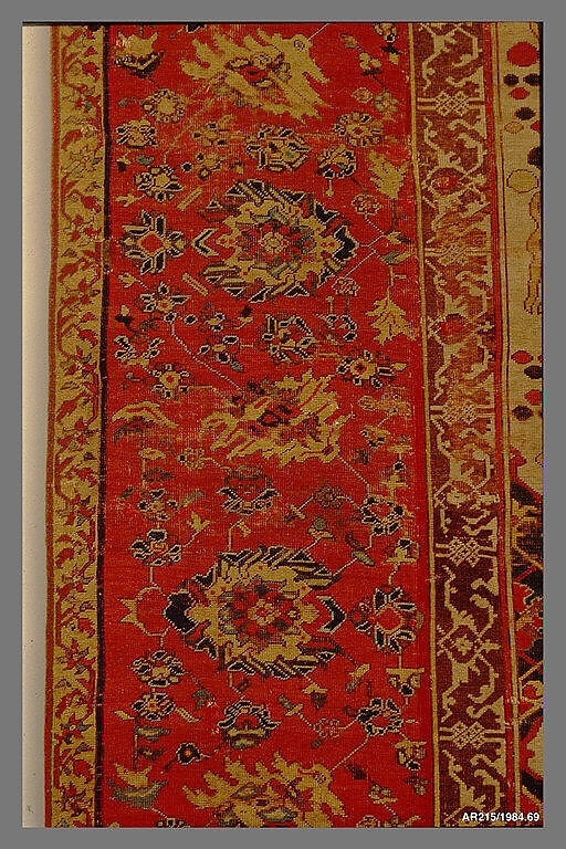 Ushak Medallion Carpet on White Ground, Wool (warp, weft and pile); symmetrically knotted pile