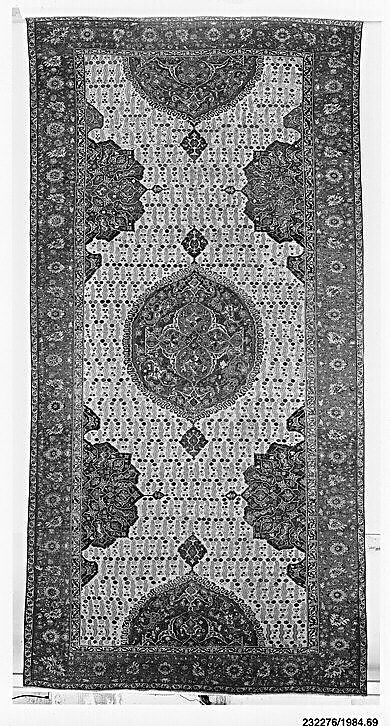 Ushak Medallion Carpet on White Ground, Wool (warp, weft and pile); symmetrically knotted pile
