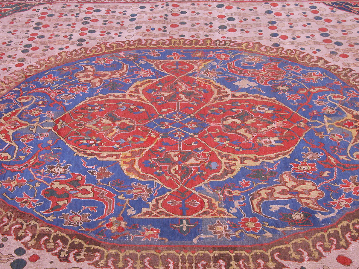 Ushak Medallion Carpet on White Ground, Wool (warp, weft and pile); symmetrically knotted pile