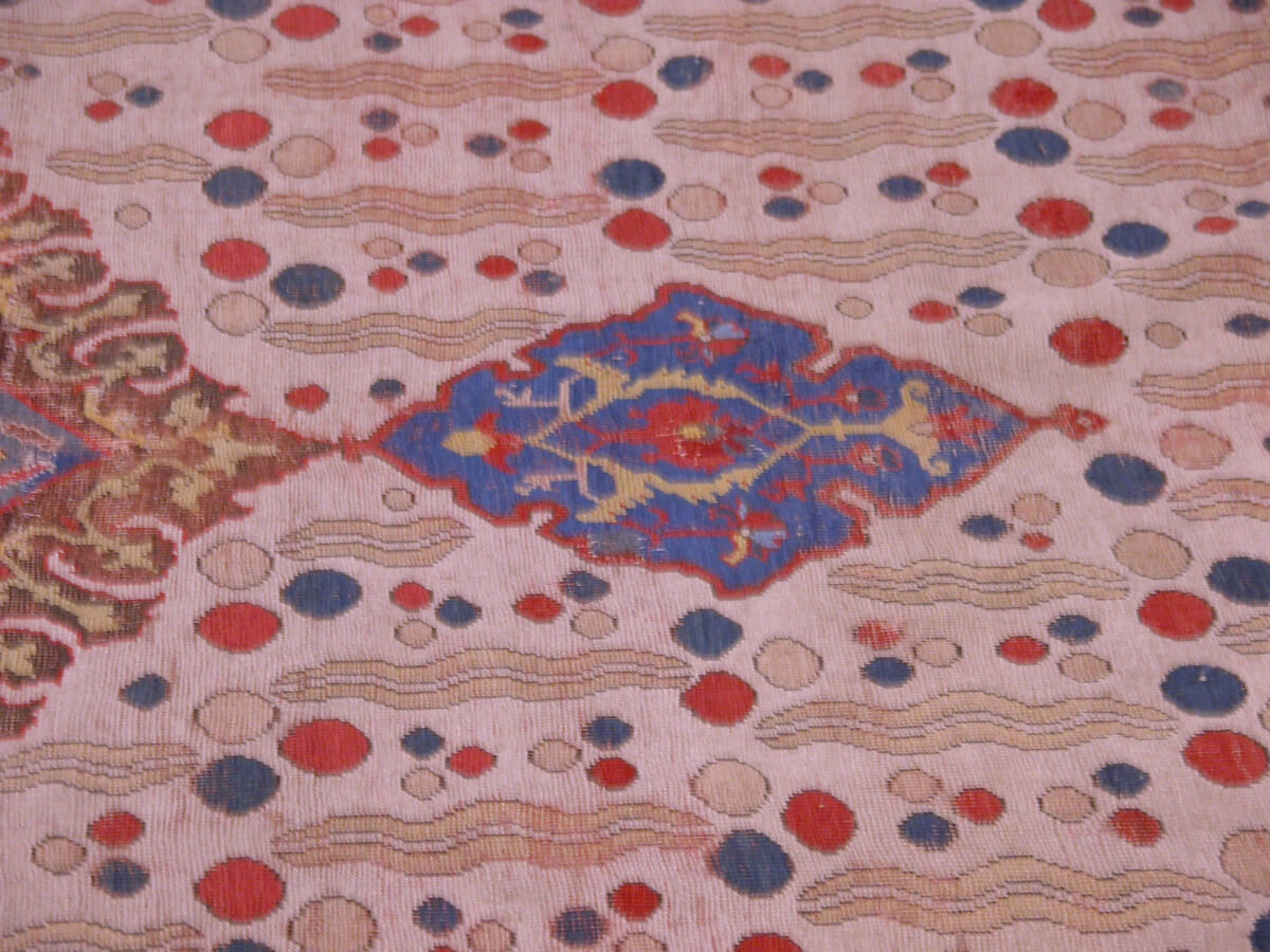 Ushak Medallion Carpet on White Ground, Wool (warp, weft and pile); symmetrically knotted pile