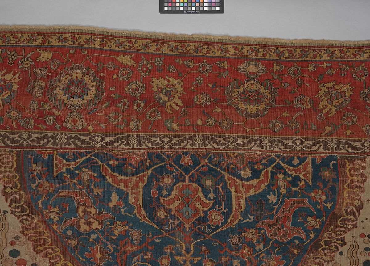 Ushak Medallion Carpet on White Ground, Wool (warp, weft and pile); symmetrically knotted pile
