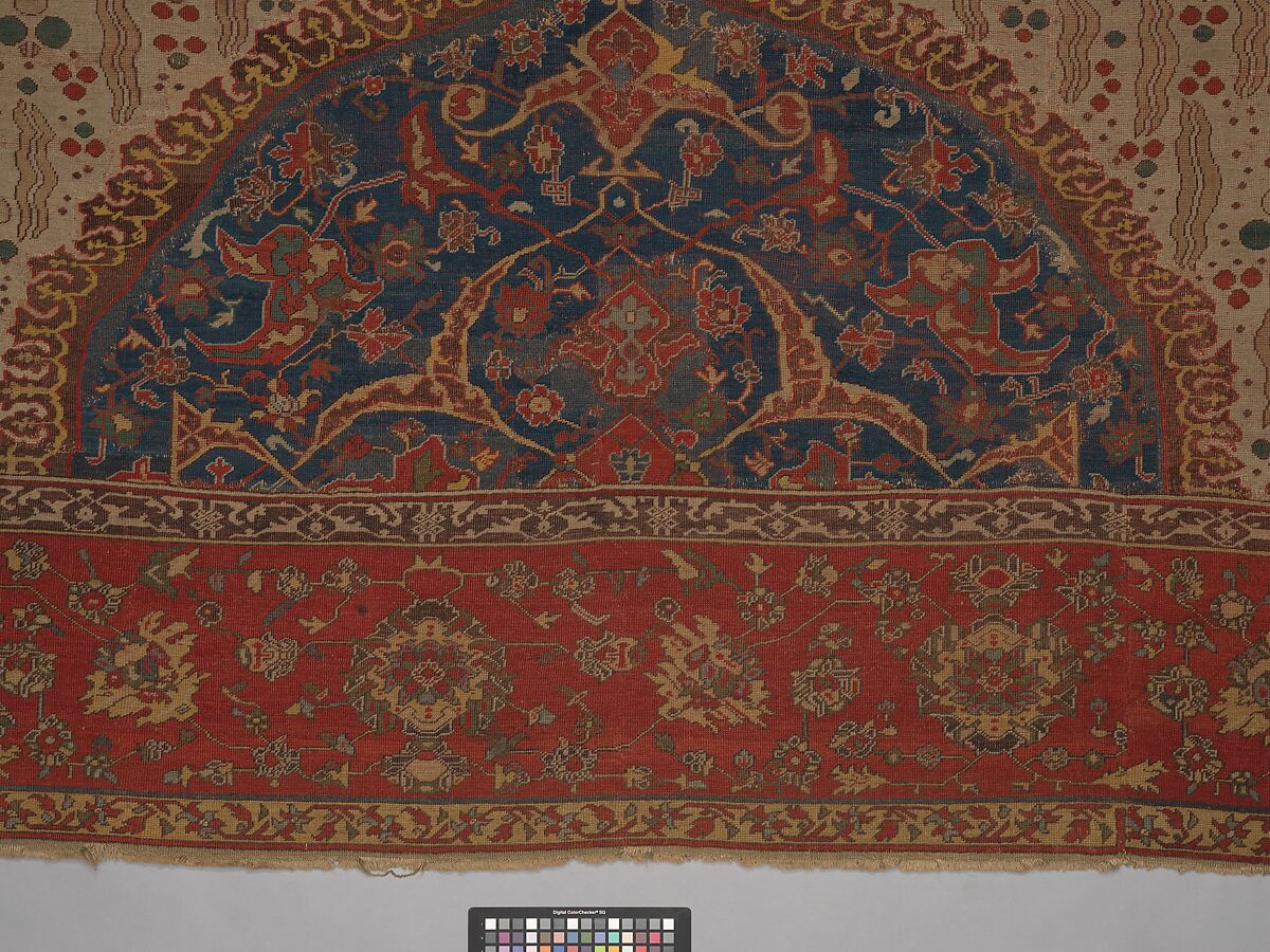 Ushak Medallion Carpet on White Ground, Wool (warp, weft and pile); symmetrically knotted pile