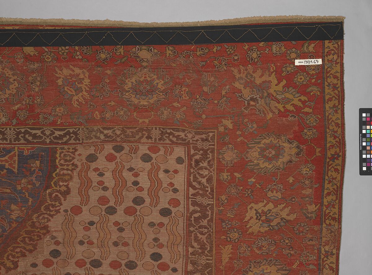 Ushak Medallion Carpet on White Ground, Wool (warp, weft and pile); symmetrically knotted pile