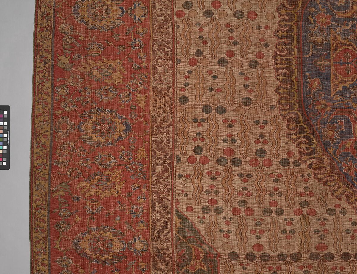 Ushak Medallion Carpet on White Ground, Wool (warp, weft and pile); symmetrically knotted pile
