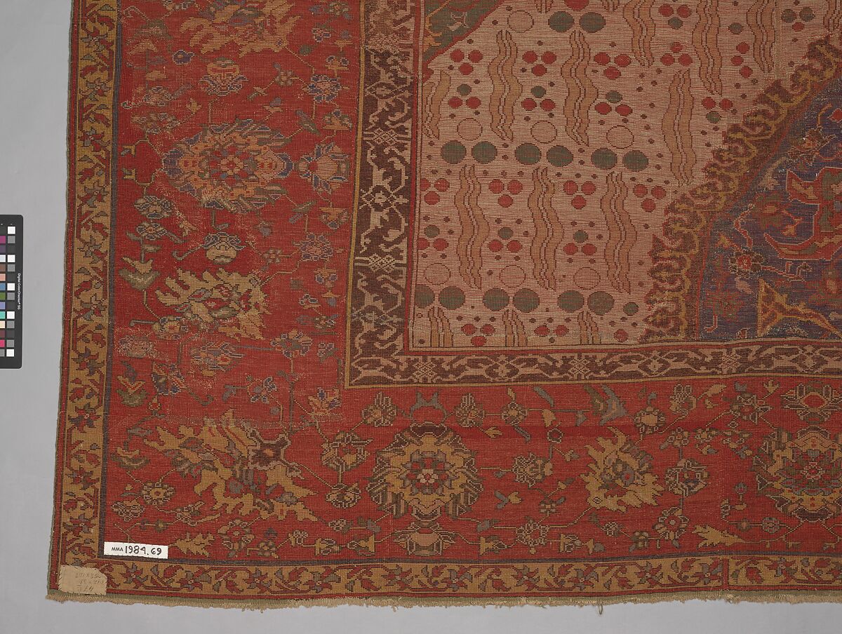 Ushak Medallion Carpet on White Ground, Wool (warp, weft and pile); symmetrically knotted pile