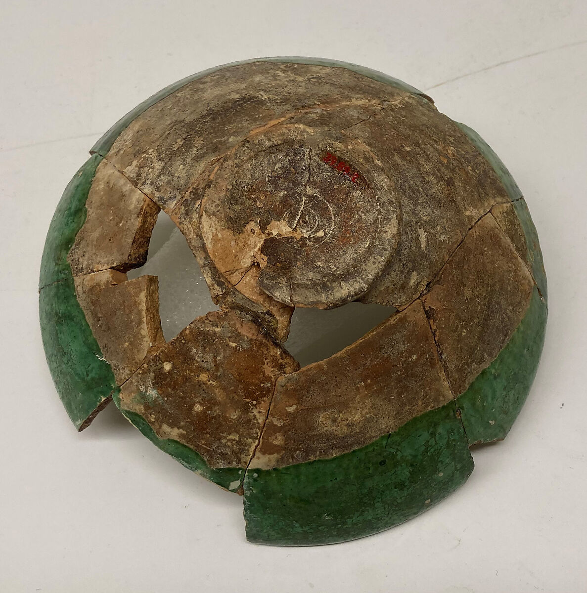 Bowl, Stonepaste; glazed and slip-painted