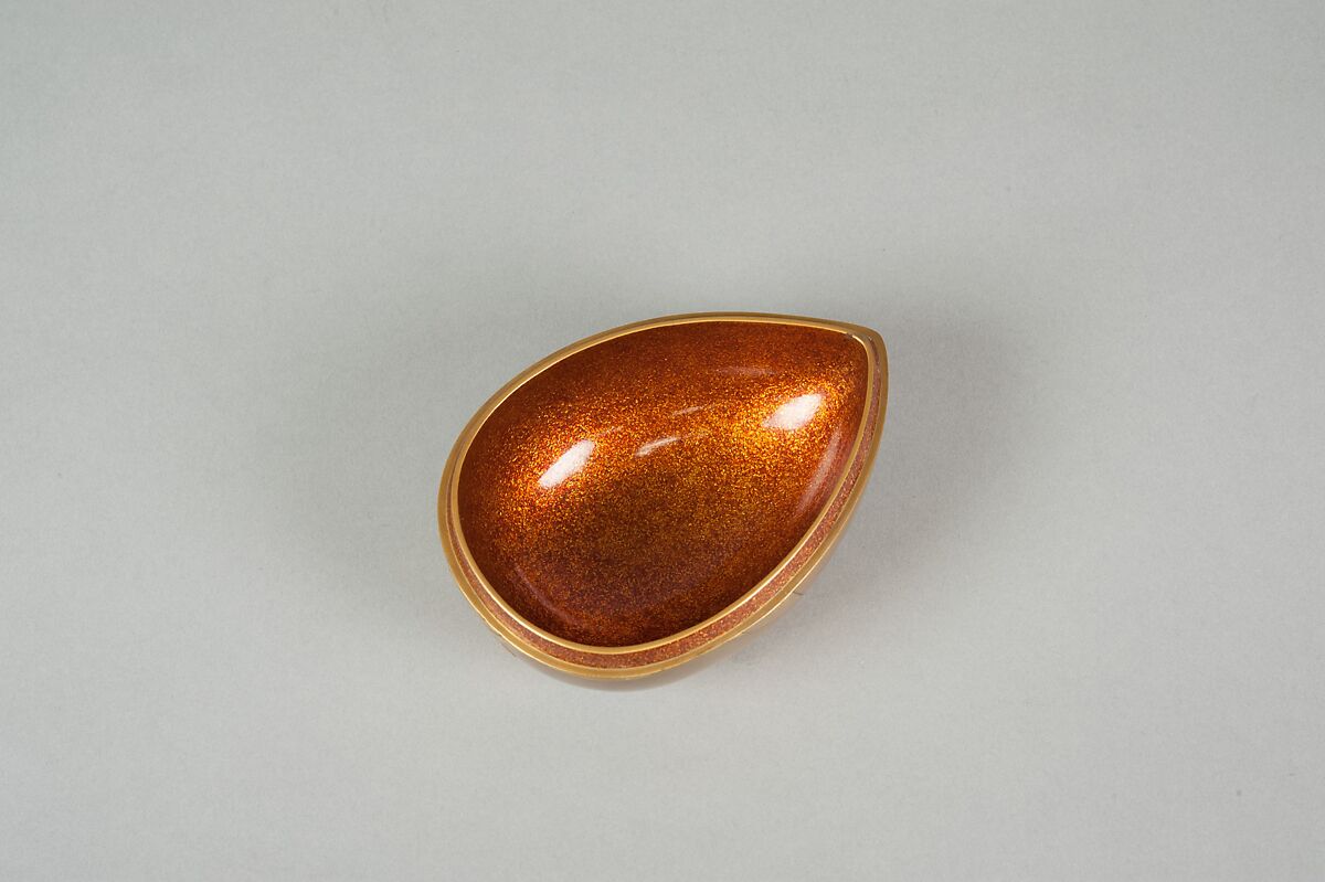Incense Box (Kōgō) in the Shape of a Peach, Lacquered wood; gold, silver takamaki-e, hiramaki-e, togidashimaki-e, and cut-out gold foil application (kirikane), Japan
