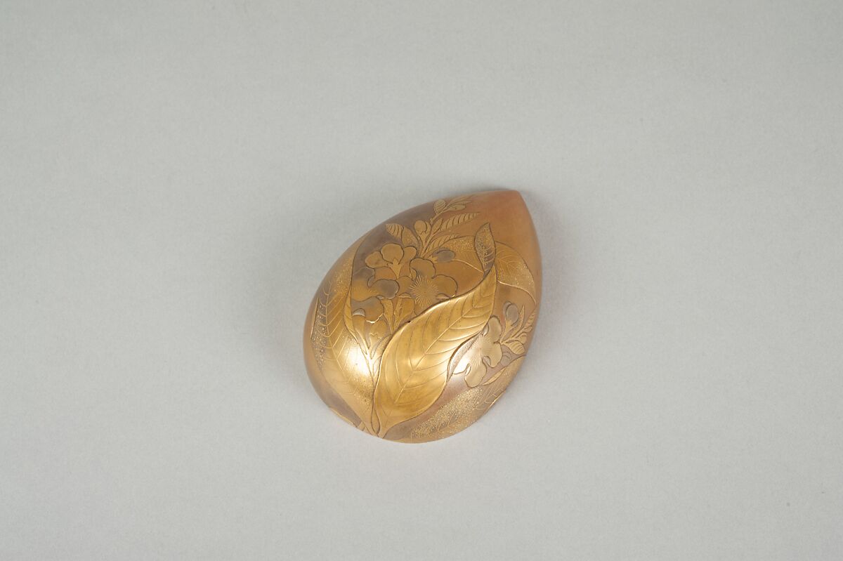 Incense Box (Kōgō) in the Shape of a Peach, Lacquered wood; gold, silver takamaki-e, hiramaki-e, togidashimaki-e, and cut-out gold foil application (kirikane), Japan