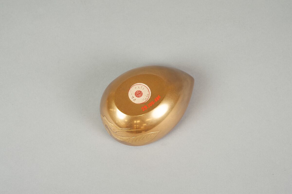 Incense Box (Kōgō) in the Shape of a Peach, Lacquered wood; gold, silver takamaki-e, hiramaki-e, togidashimaki-e, and cut-out gold foil application (kirikane), Japan