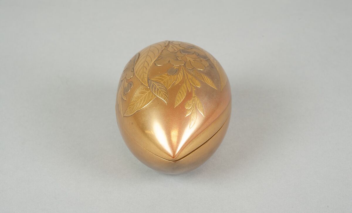 Incense Box (Kōgō) in the Shape of a Peach, Lacquered wood; gold, silver takamaki-e, hiramaki-e, togidashimaki-e, and cut-out gold foil application (kirikane), Japan