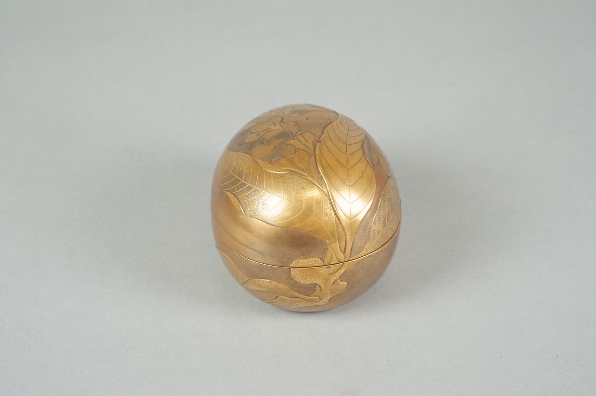 Incense Box (Kōgō) in the Shape of a Peach, Lacquered wood; gold, silver takamaki-e, hiramaki-e, togidashimaki-e, and cut-out gold foil application (kirikane), Japan