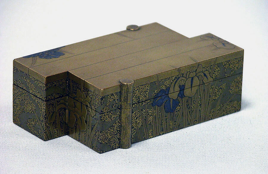 Incense Box (Kogo) with Design of Iris and Bridge (Yatsuhashi), Yamada Jōkasai (1681–1704), Gold-speckled aventurine (nashiji) lacquer with sprinkled and polished design (hiramakie), Japan 