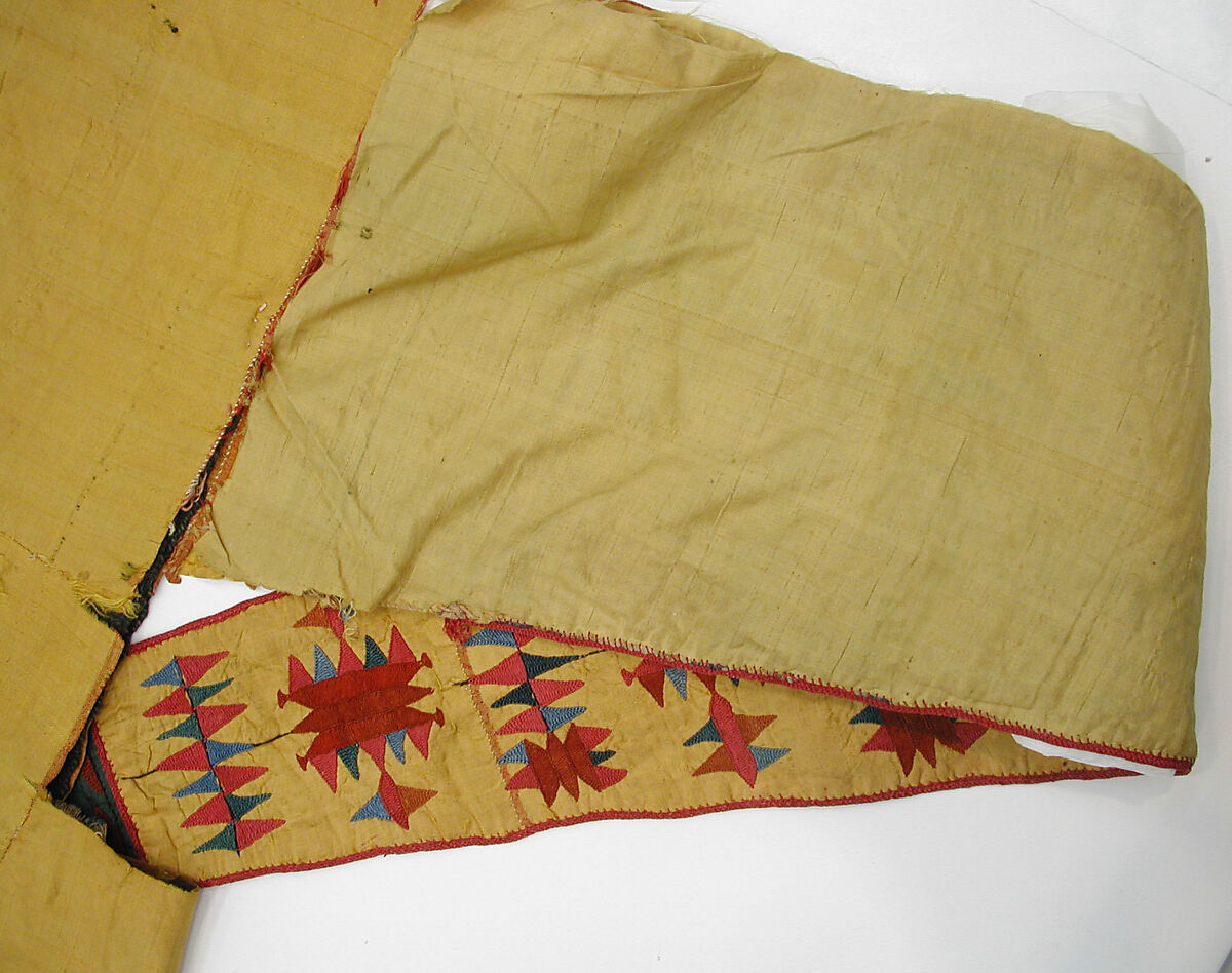 Robe (Chyrpy), Silk; embroidered in silk thread; cotton lining