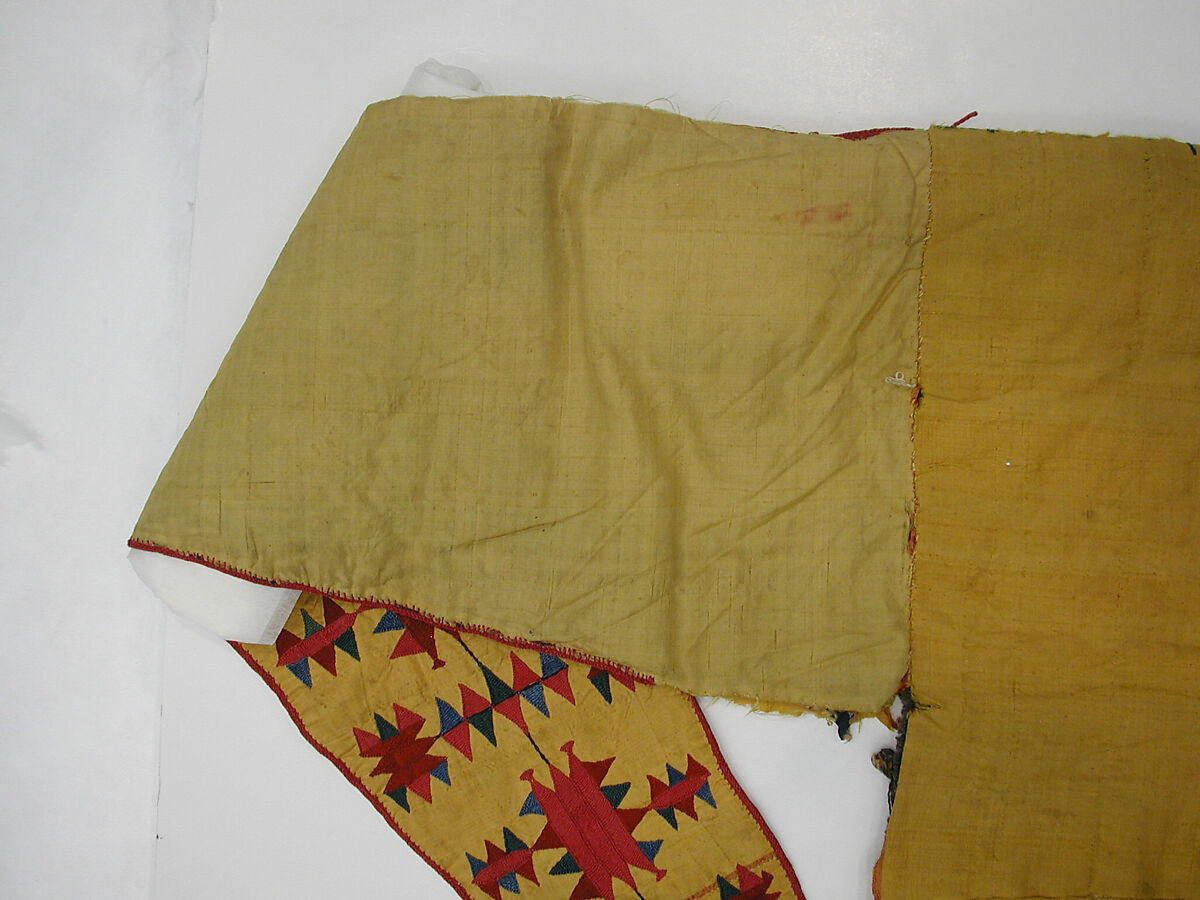 Robe (Chyrpy), Silk; embroidered in silk thread; cotton lining