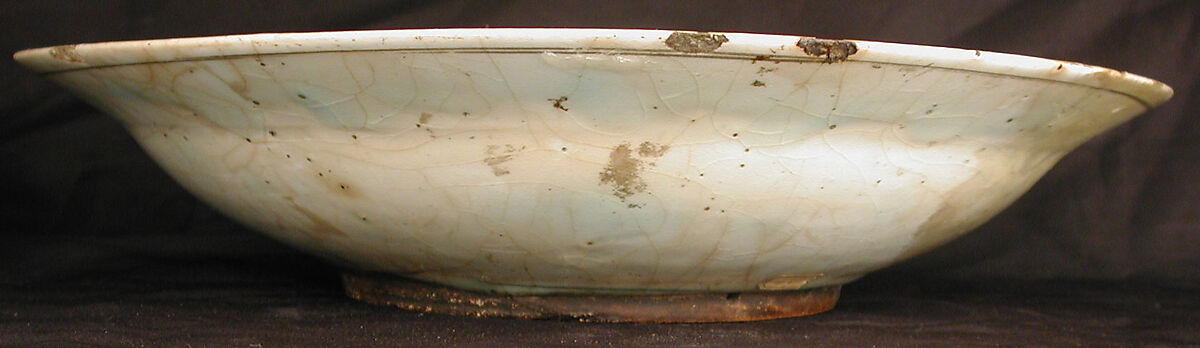 Dish, Stonepaste; underglaze painted