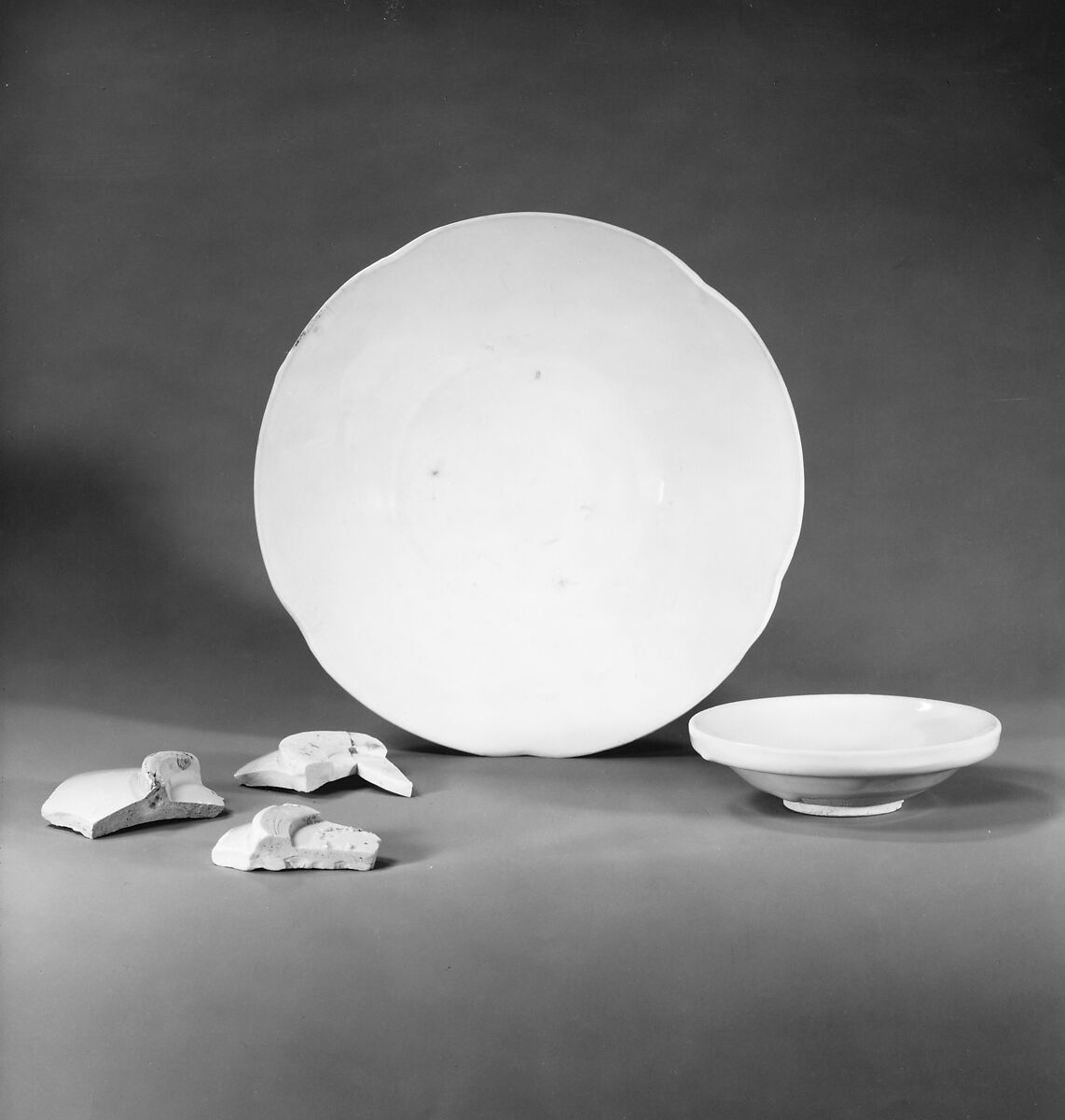 Fragment of a Bowl, Porcelaneous ware with clear glaze