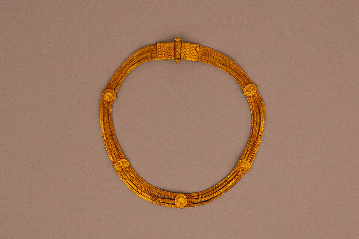 Necklet (Musi), Gold