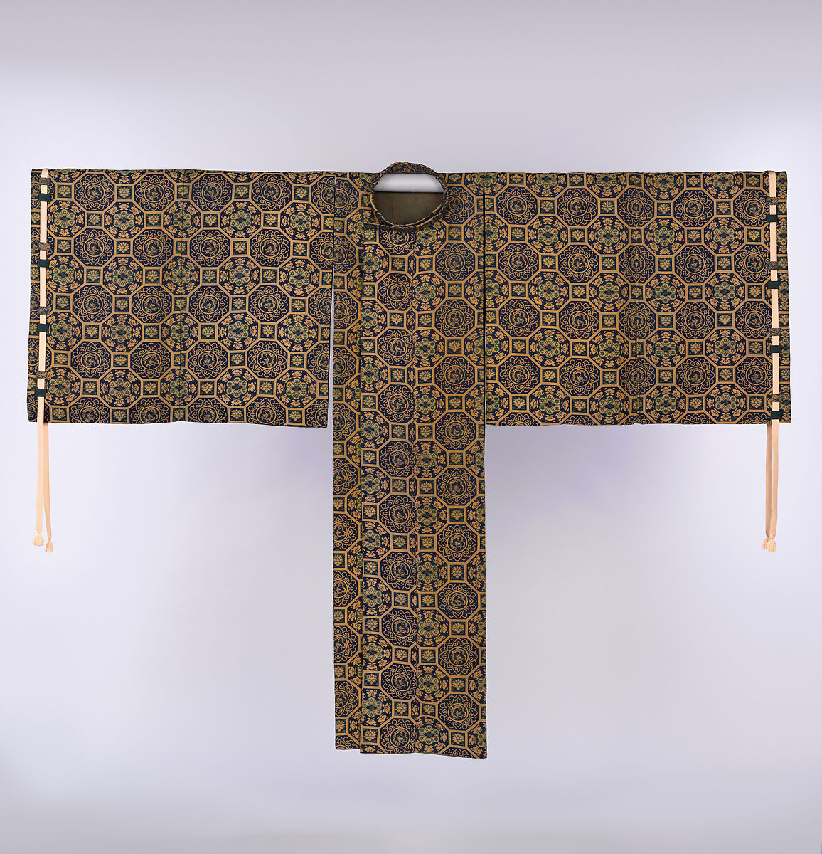 Noh Costume (Kariginu), Twill-weave silk with supplementary weft patterning, Japan