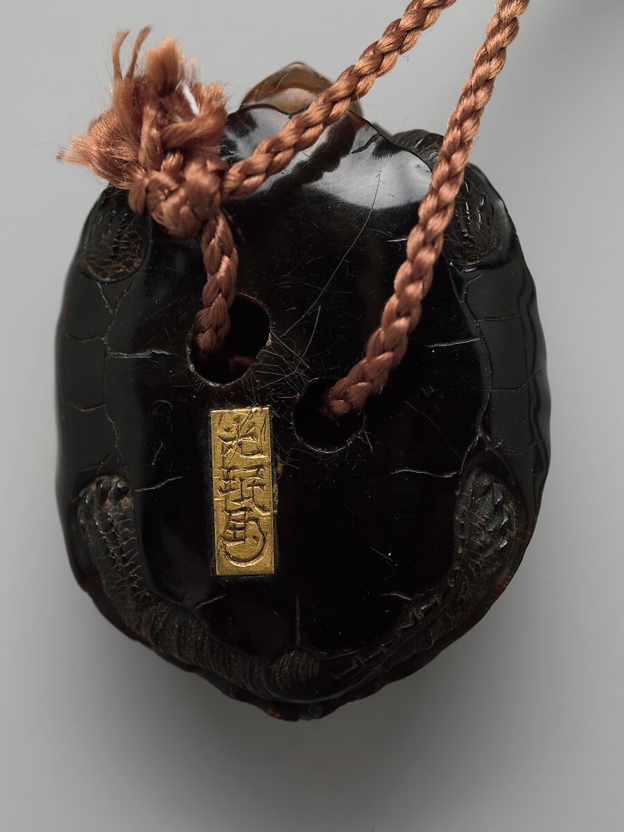Inrō with Stylized Waves, Shibata Zeshin (Japanese, 1807–1891), Gold lacquer with pewter inlay; Ojime: bronze and gold jar; Netsuke: carved tortoiseshell turtle, Japan
