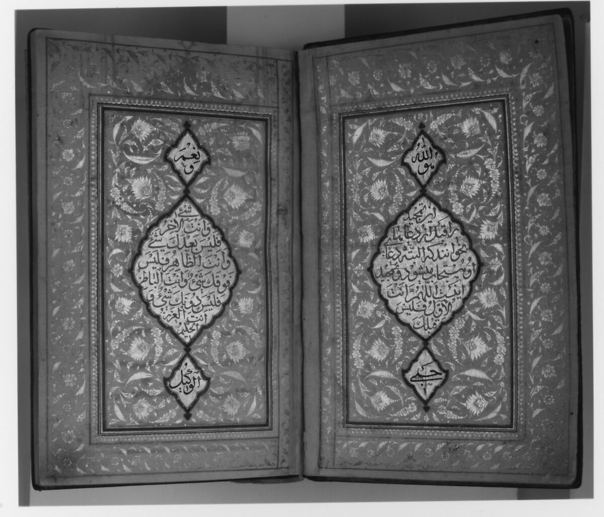 Book of Prayers, Surat al-Yasin and Surat al-Fath, Ahmad Nairizi (Iranian, active 1682–1739), Ink, opaque watercolor, and gold on paper
Binding: lacquer