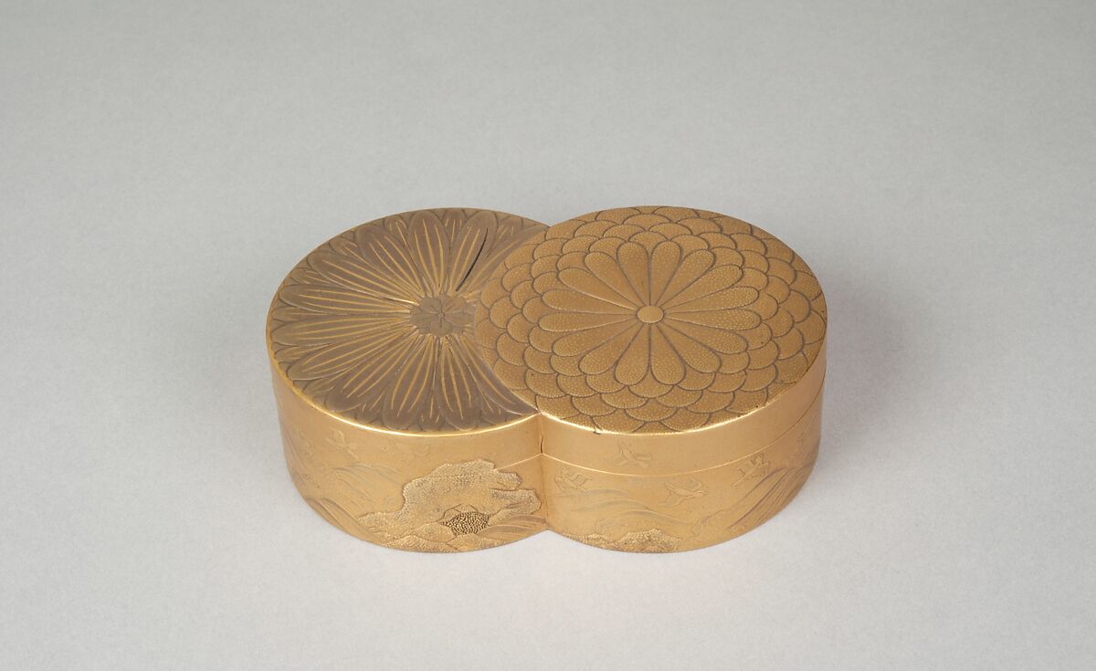 Incense Box in Shape of Overlapped Chrysanthemums; The Chrysanthemum Youth (Inside Tray), Gold, silver hiramaki-e, takamaki-e on gold ground, Japan