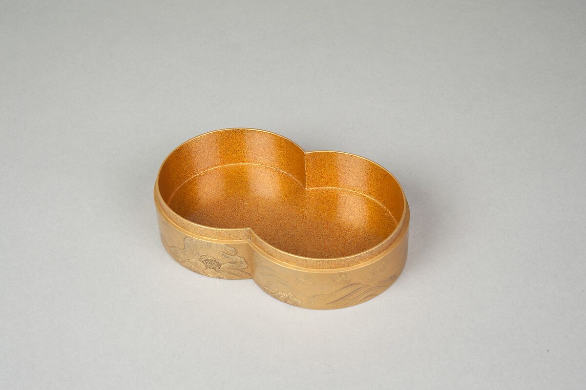 Incense Box in Shape of Overlapped Chrysanthemums; The Chrysanthemum Youth (Inside Tray), Gold, silver hiramaki-e, takamaki-e on gold ground, Japan