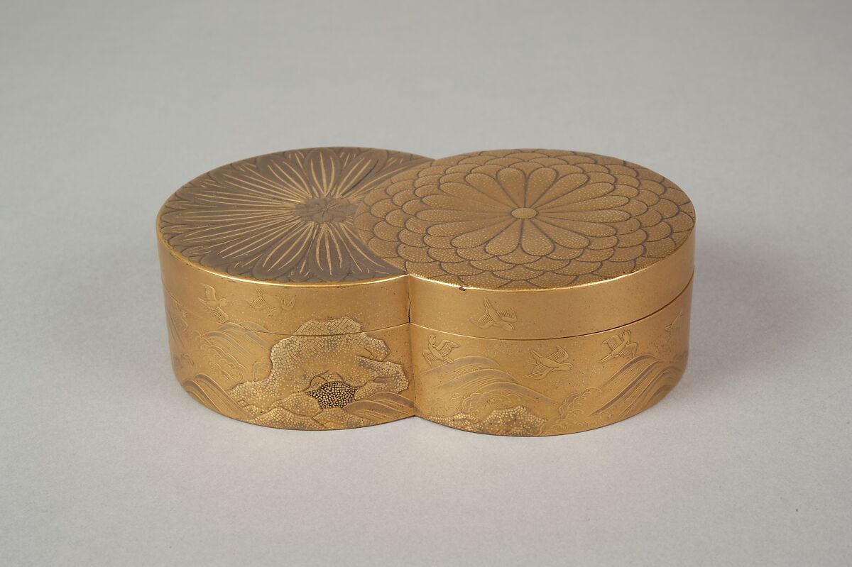 Incense Box in Shape of Overlapped Chrysanthemums; The Chrysanthemum Youth (Inside Tray), Gold, silver hiramaki-e, takamaki-e on gold ground, Japan