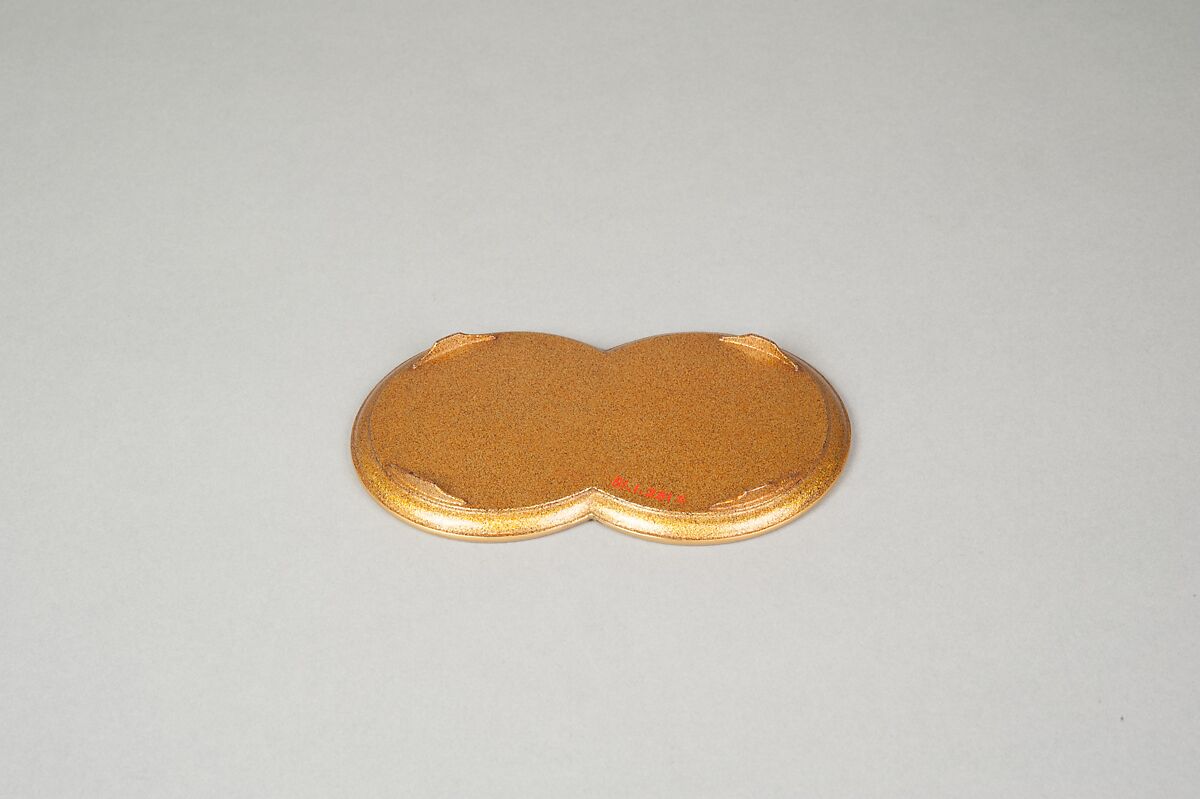 Incense Box in Shape of Overlapped Chrysanthemums; The Chrysanthemum Youth (Inside Tray), Gold, silver hiramaki-e, takamaki-e on gold ground, Japan