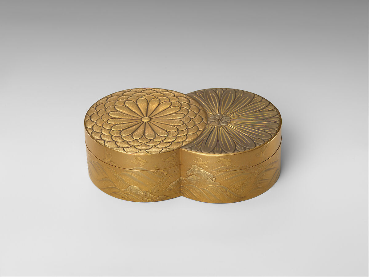 Incense Box in Shape of Overlapped Chrysanthemums; The Chrysanthemum Youth (Inside Tray), Gold, silver hiramaki-e, takamaki-e on gold ground, Japan 