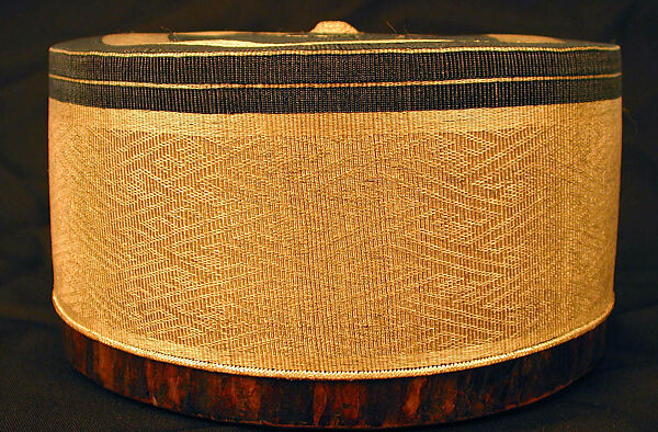 Crown, Vegetable fiber and gold thread or wire; woven