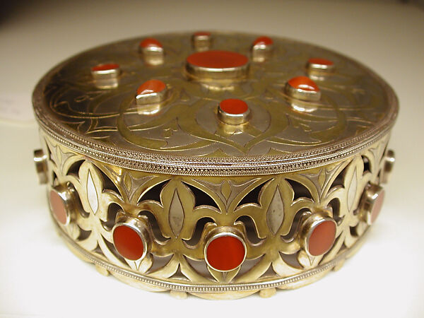Crown, Silver, fire gilded and engraved/punched with openwork and beaded wire decoration and table cut carnelians.