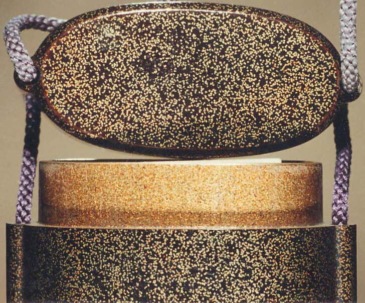 Case (Inrō) with Design of Seated Courtier Drinking Sake and a Young Woman with Maple Leaves, Kajikawa Katsuhira, Nashiji (pear-skin) lacquer decorated with togidashi sprinkled and polished lacquer and metal inlay; Ojime: metal drum inlaid with gold; Netsuke: carved wood figure, Japan