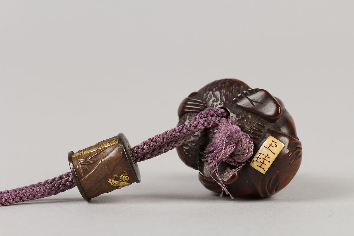 Case (Inrō) with Design of Seated Courtier Drinking Sake and a Young Woman with Maple Leaves, Kajikawa Katsuhira, Nashiji (pear-skin) lacquer decorated with togidashi sprinkled and polished lacquer and metal inlay; Ojime: metal drum inlaid with gold; Netsuke: carved wood figure, Japan