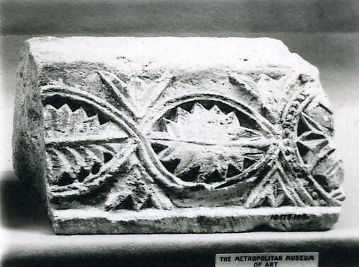 Fragment of Molding with a Pattern of Interlaced Acanthus Leaves, Limestone; carved in relief 