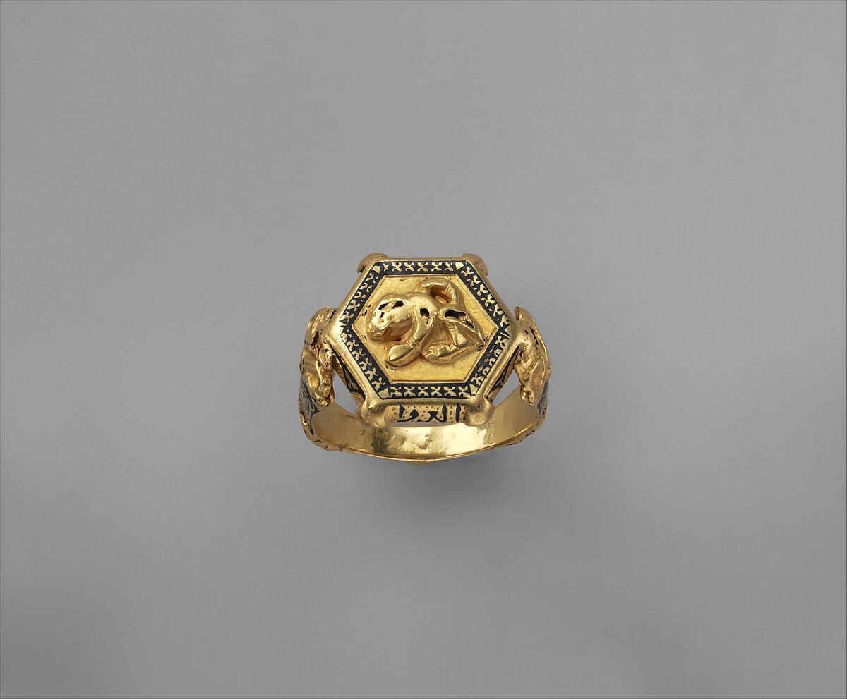 Ring with Seated Lion, Gold; inlaid with black organic compound 