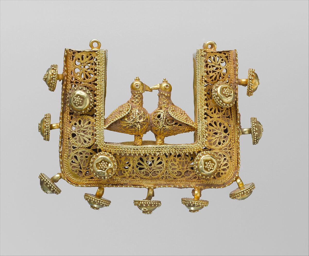 Earrings and Pendant, Gold; filigree and granulation 