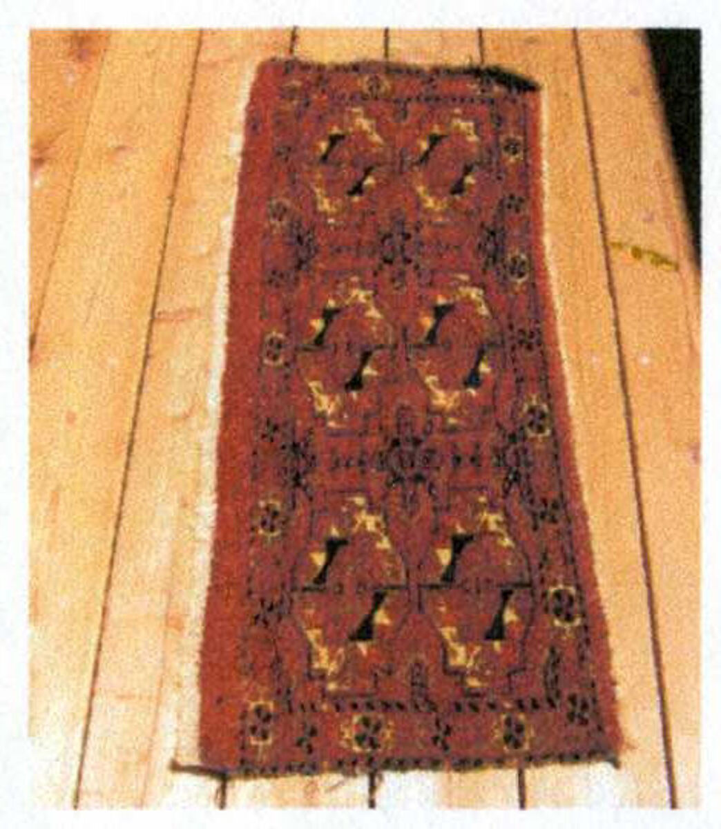 Carpet, Wool; asymmetrically knotted pile 